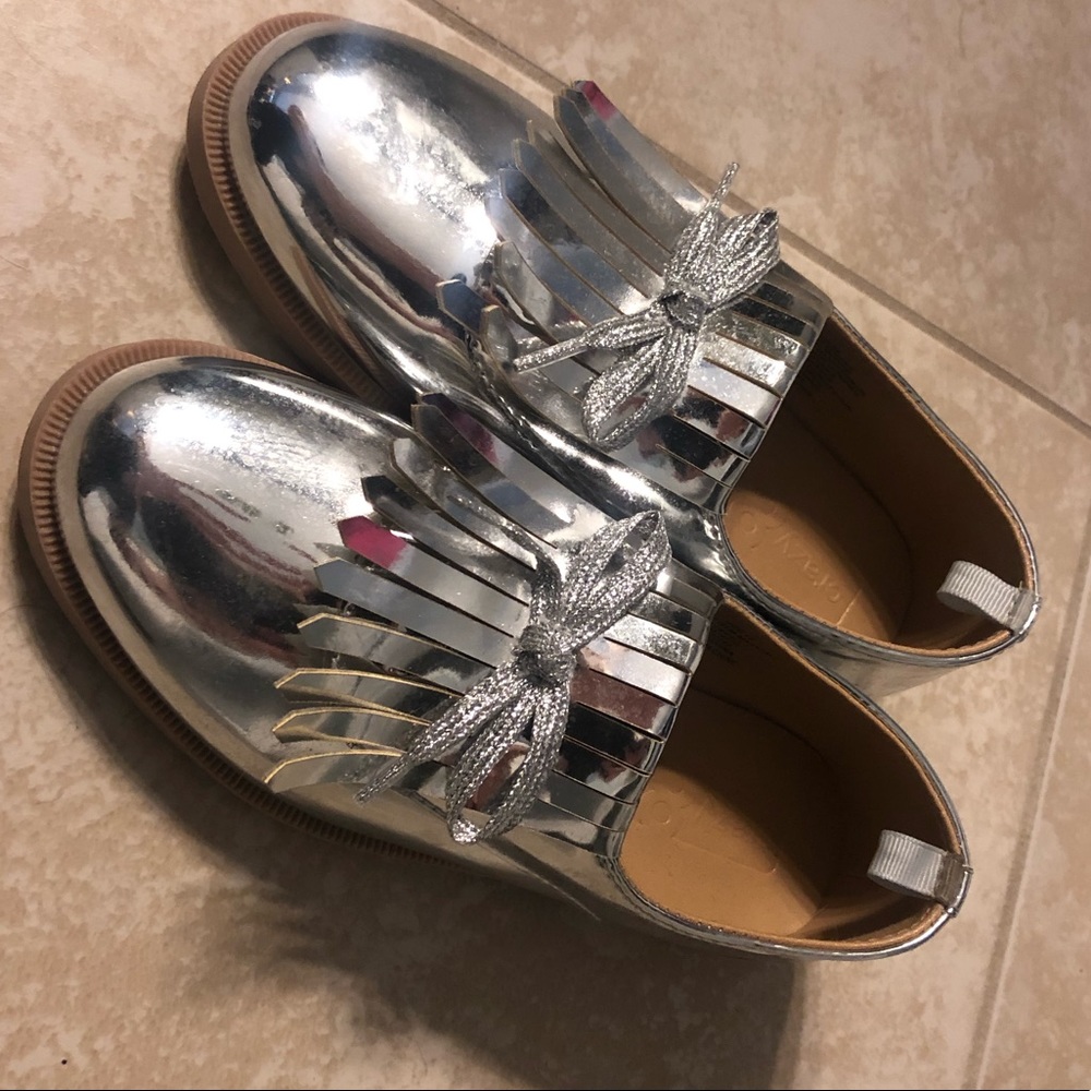 Unique Silver Metallic Shoes Never Worn Sz 11